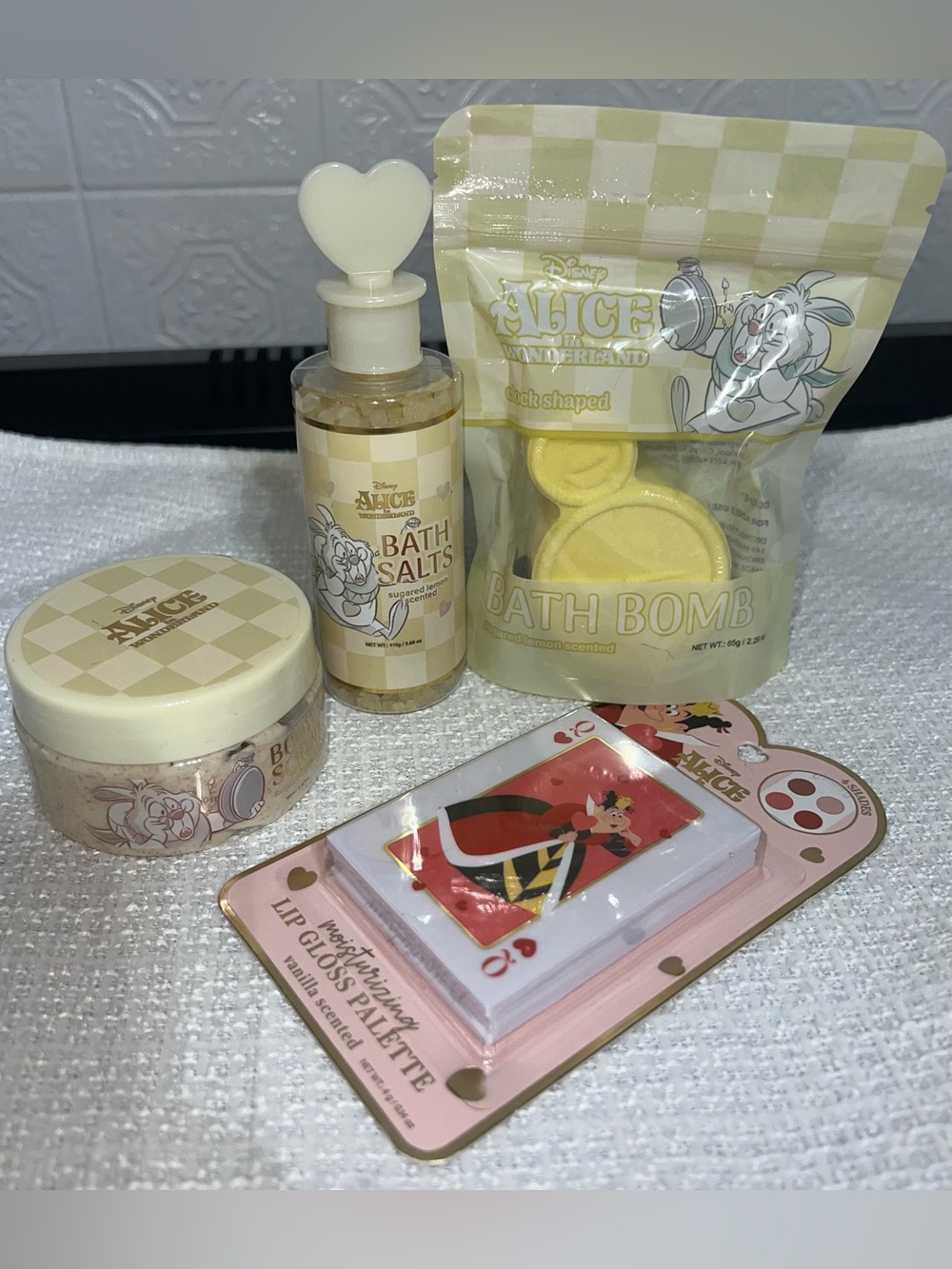 Disney Alice in Wonderland Bath & Body Set in Pale Yellow